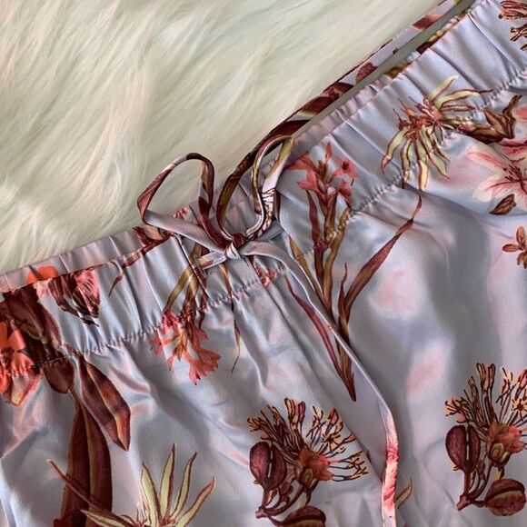 VICTORIA'S SECRET
Satin Short Pajama’s Set - Picture 13 of 16